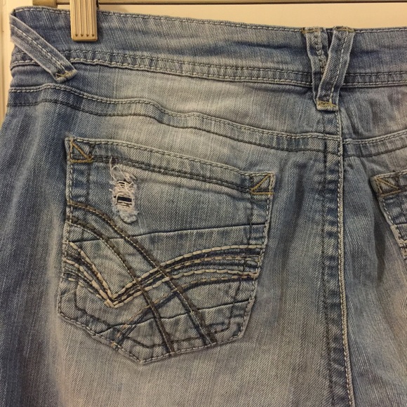 Distressed jeans - Picture 4 of 6